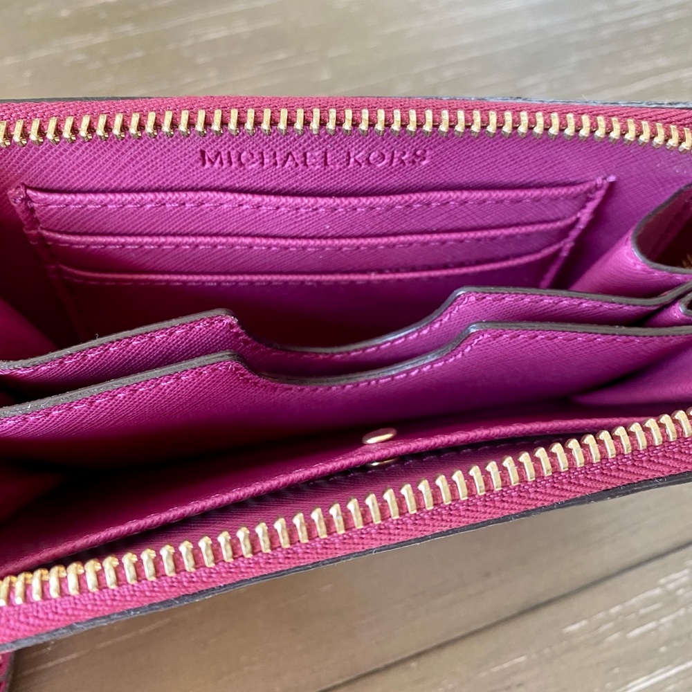 Michael Kors wristlet wallet - Picture 4 of 5
